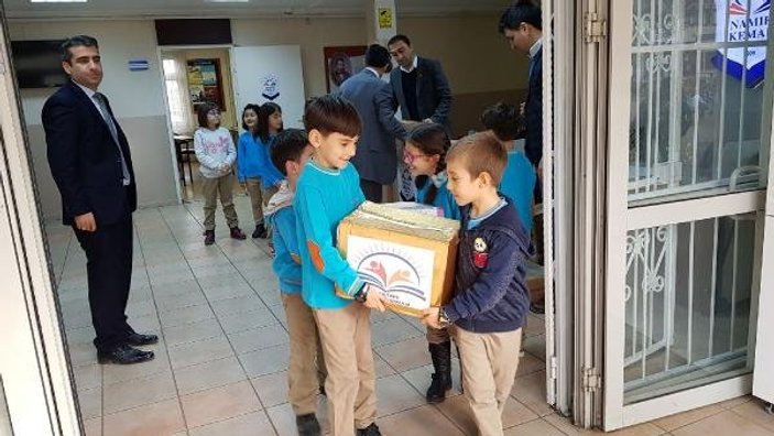 Düzceli öğrencilerden Diyarbakır'a kırtasiye desteği