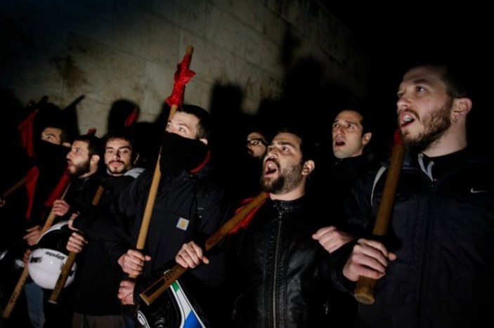 Yunanistan'da yeni kemer sıkma önlemleri meclisten geçti