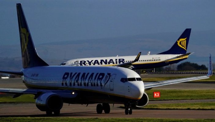 Ucuz uçuşlarıyla ünlü Ryanair valiz tarifesini değiştirdi