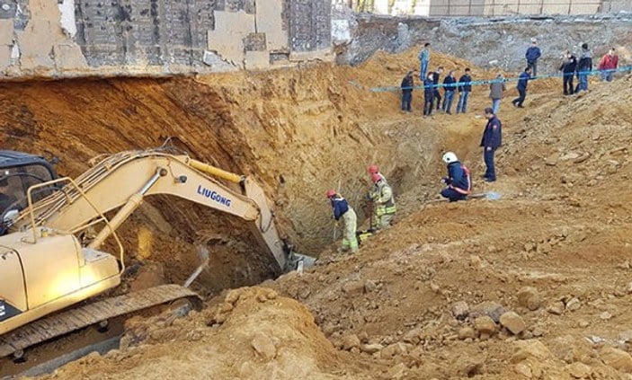 Sultangazi'de inşaat alanında toprak kayması: 1 ölü