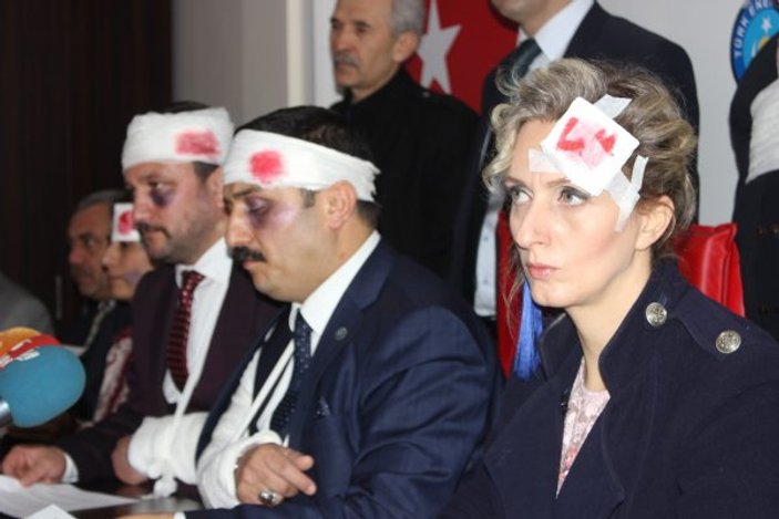Bursa'da öğretmenlerden baltalı eylem
