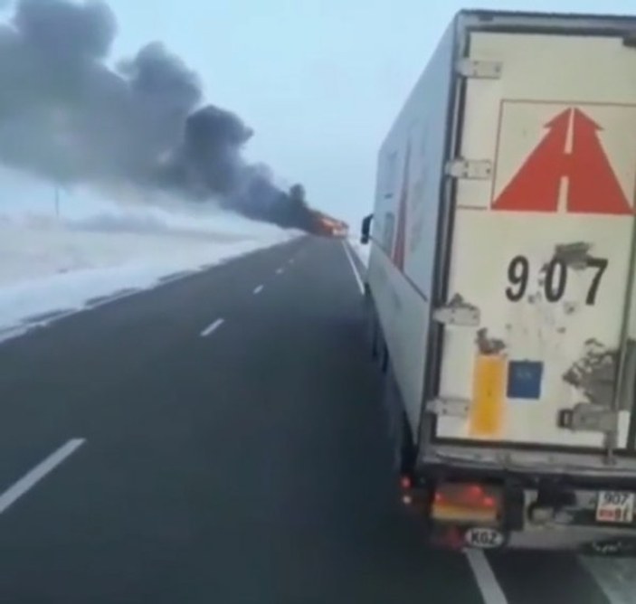 Kazakistan'da yanan otobüste 52 kişi öldü