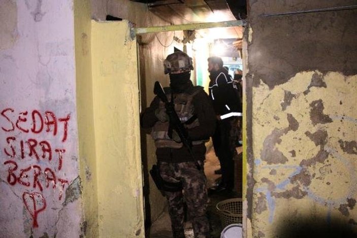 İstanbul'da 20 adrese uyuşturucu baskını