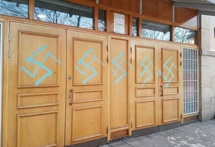 İsveç'te camiye ırkçı saldırı