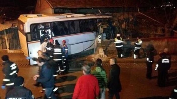 Karabük'te servis midibüsü eve girdi: 4 ölü