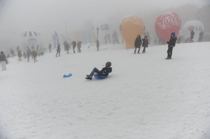 Poşetli kayakçılar Uludağ'da