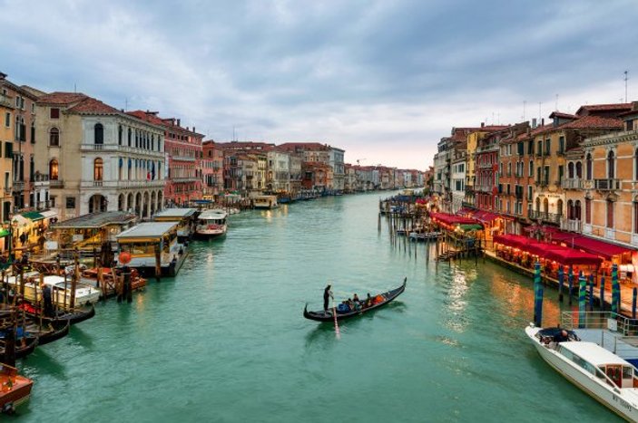 Venedik'te Japon turistler 1100 euroluk hesaba isyan etti
