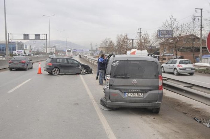 Arızalanan aracına bakarken altında kaldı