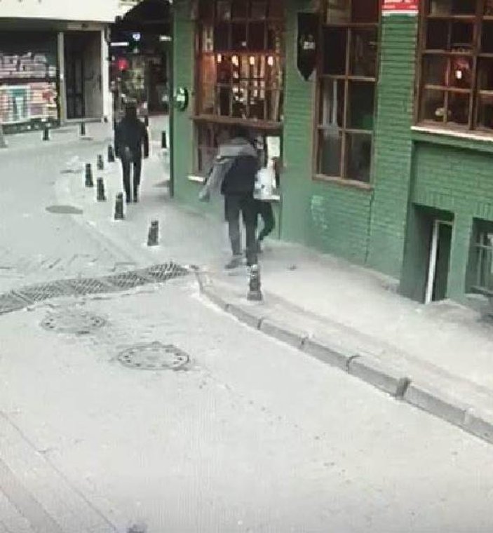 Kadıköy'de genç kıza yumruklu saldırı