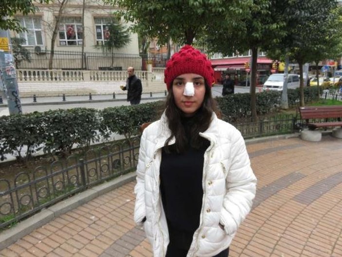 Kadıköy'de genç kıza yumruklu saldırı