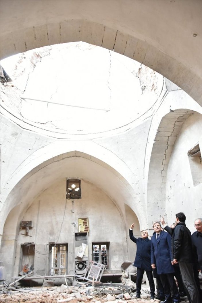Bakan Gül ve Çavuşoğlu Kilis'te bombalanan camiyi incelediler