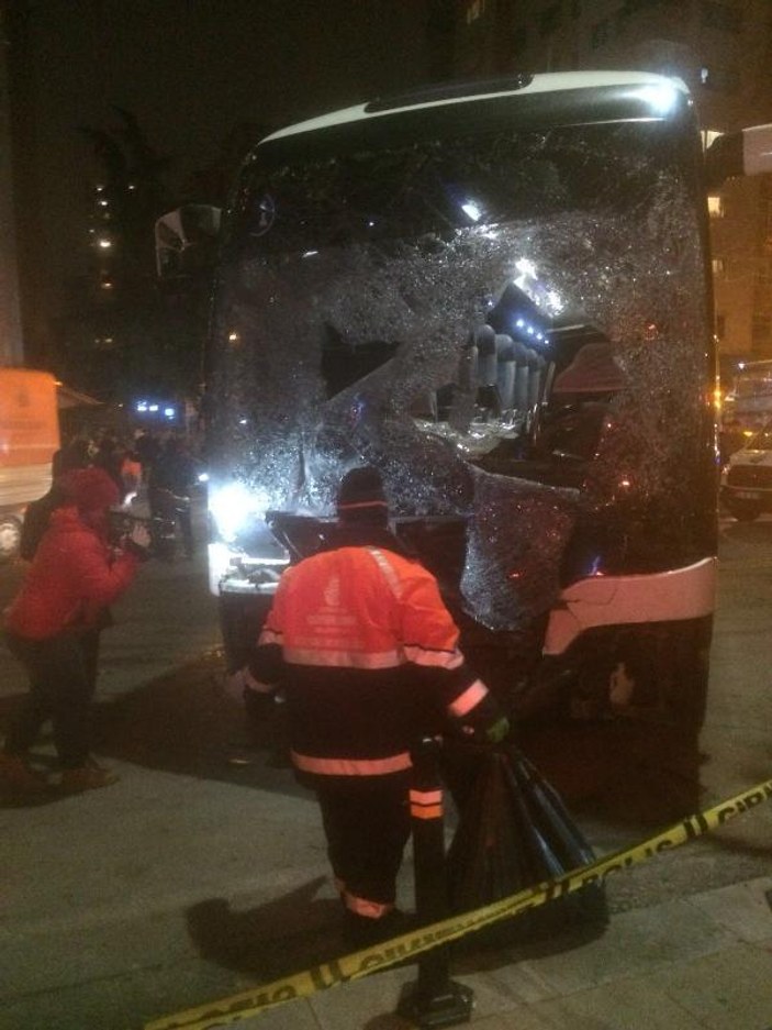 Kadıköy'de yolcu otobüsü karşı şeride geçti: 6 yaralı