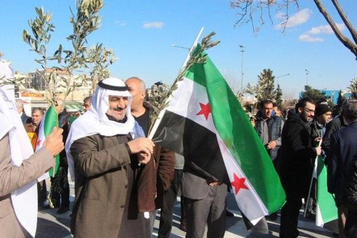 Şanlıurfa'da Suriyeliler Zeytin Dalı'na destek verdi