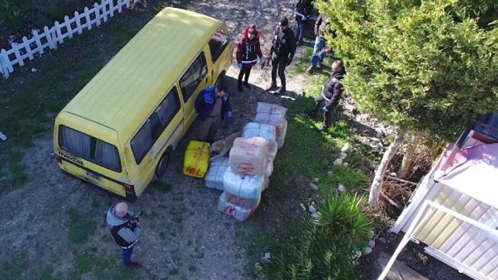 İzmir'de 1.5 ton uyuşturucu ele geçirildi