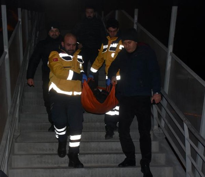 Sivas'ta intihara kalkışan genci polis ikna etti