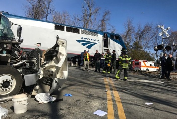 ABD'de Cumhuriyetçi vekilleri taşıyan tren kaza yaptı: 1 ölü
