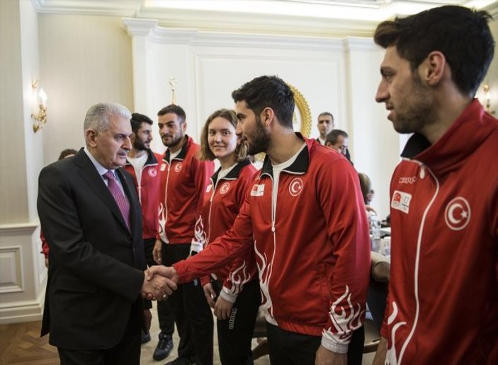 Başbakan Binali Yıldırım, milli sporcuları kabul etti