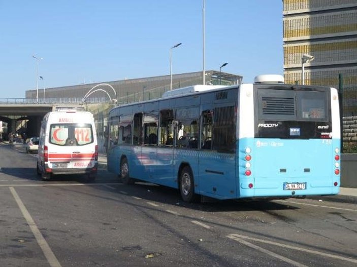 Üsküdar'da otobüs durağa daldı: Ölü ve yaralılar var
