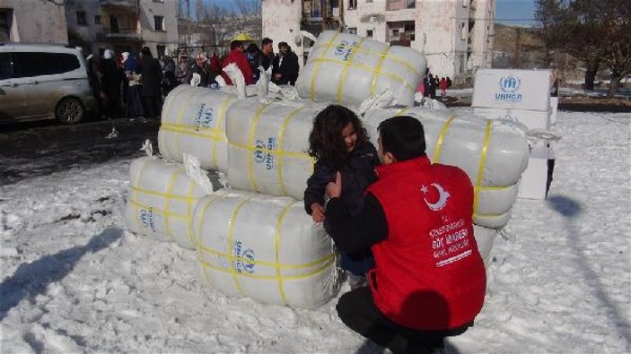 BM'den Kars'taki göçmenlere kışlık yardım