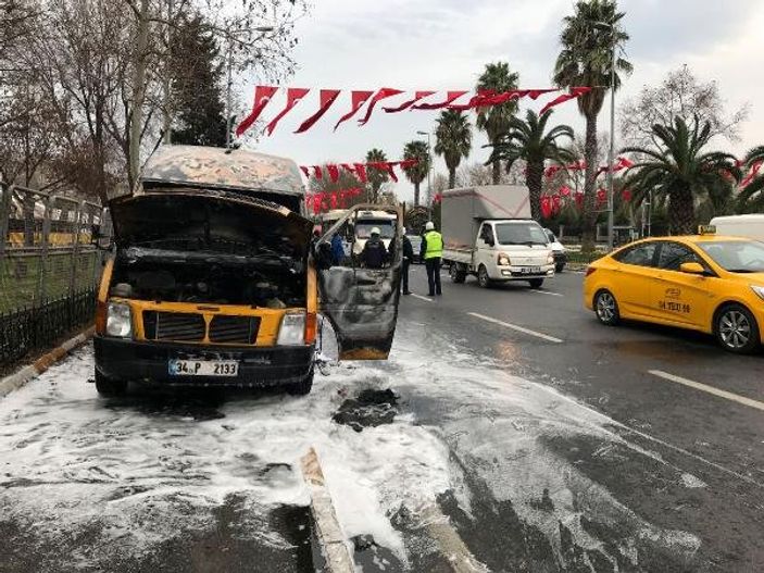 d Vatan Caddesi'nde minibüs yandı
