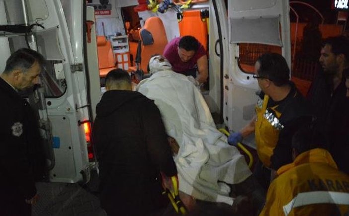 Karabük'te işçileri taşıyan kamyon devrildi: 2 ölü 12 yaralı