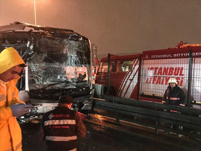 Haramidere'de metrobüs kaza yaptı