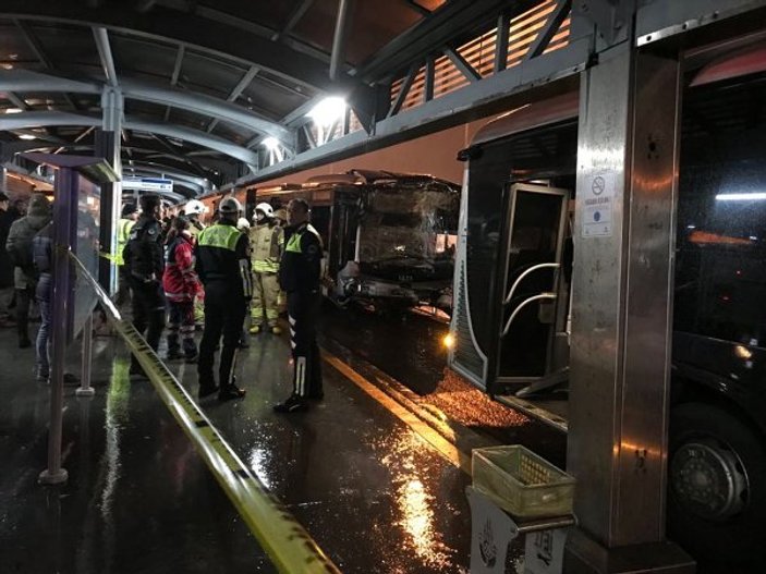Haramidere'de metrobüs kaza yaptı