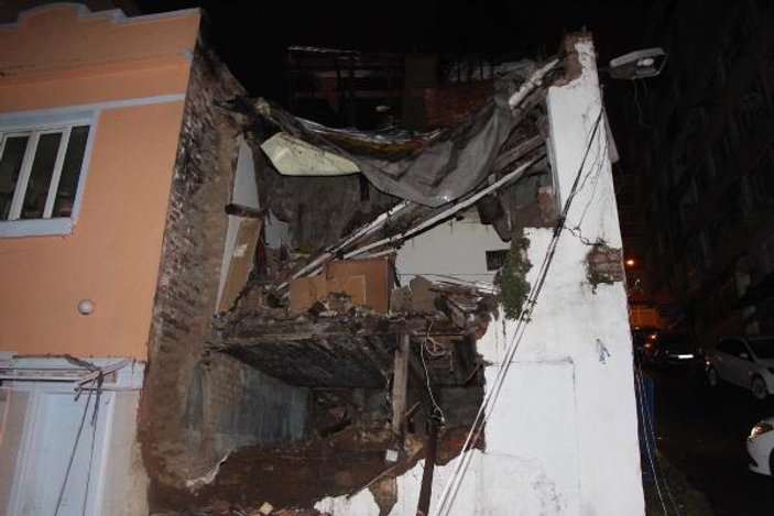 Şişli'de 2 katlı metruk bina yağmur nedeniyle çöktü