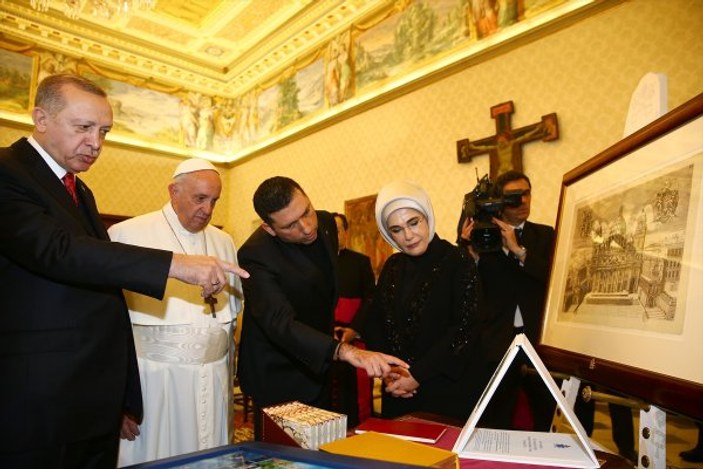 Cumhurbaşkanı Erdoğan’dan Papa’ya hediye