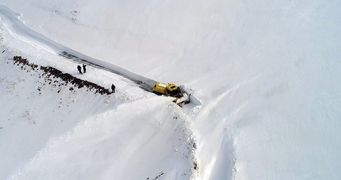 5 metrelik karda zorlu kış mesaisi