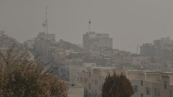 Tahran'da hava kirliliği nedeniyle okullar tatil