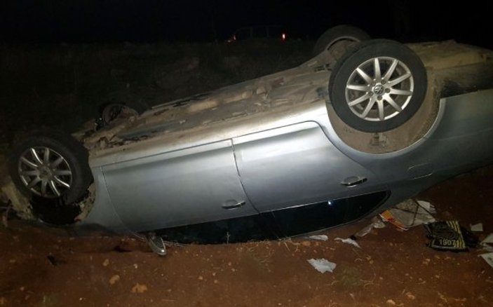 Mardin'de araç şarampole yuvarlandı: 2 yaralı