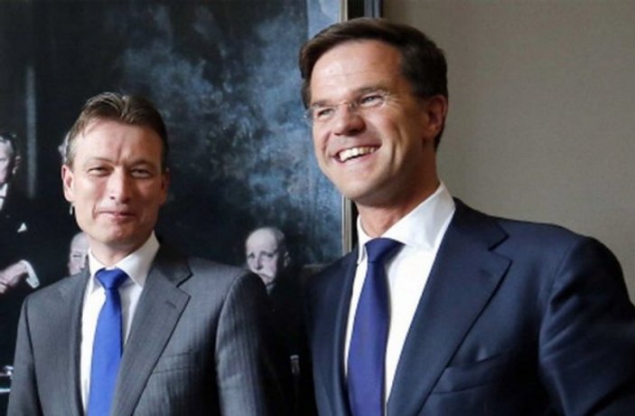 Hollanda'nın yalancı bakanı istifa etti