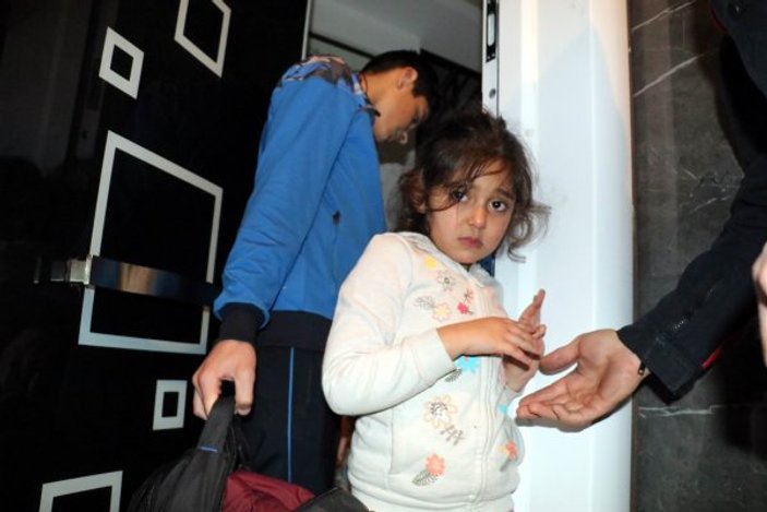 Ailesinin içeri kilitlediği Iraklı kızı polis kurtardı