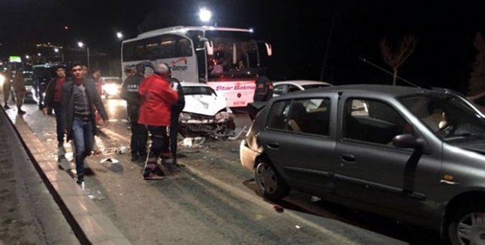 Elazığ'daki zincirleme kazada 6 kişi yaralandı