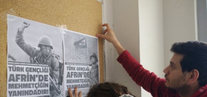 Boğaziçi Üniversitesi'nde Mehmetçik'e destek afişleri