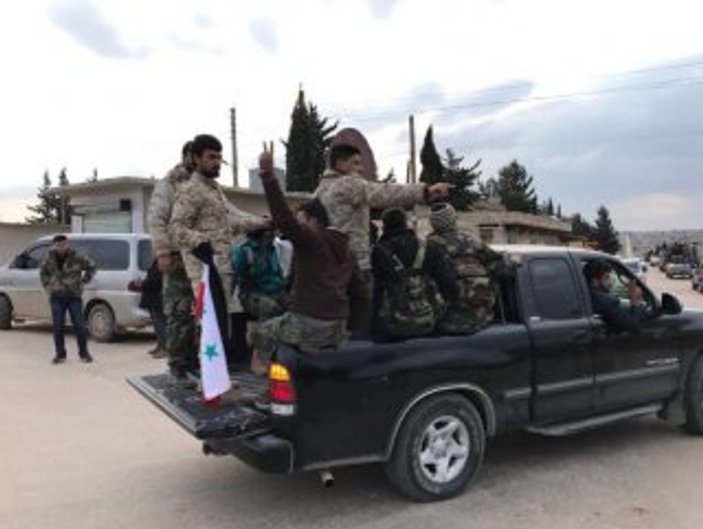 Afrin'e girmeye çalışan Esad güçleri geri çekildi