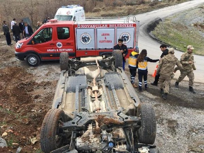 Elazığ'da takla atan otomobil ters döndü: 3 yaralı