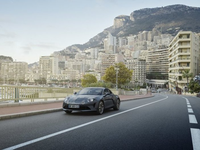 Renault'dan spor araç tutkunlarına iki yeni seçenek