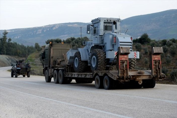 Afrin'e zırhlı iş makinesi desteği