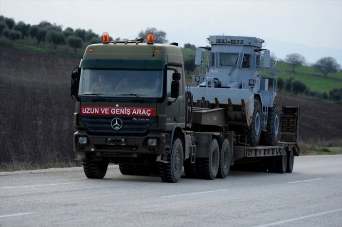 Afrin'e zırhlı iş makinesi desteği