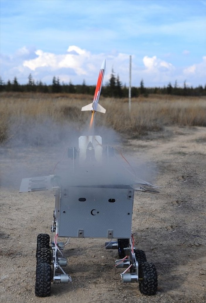 Üniversitelilerden 'Hava Savunma Robotu'