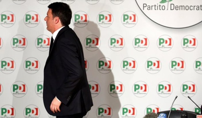 İtalya'da seçimi kaybeden Renzi istifa kararı aldı