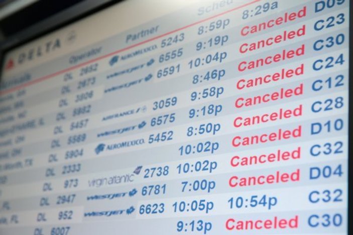 Kar fırtınası nedeniyle ABD'de 3 bin 46 uçak seferi iptal