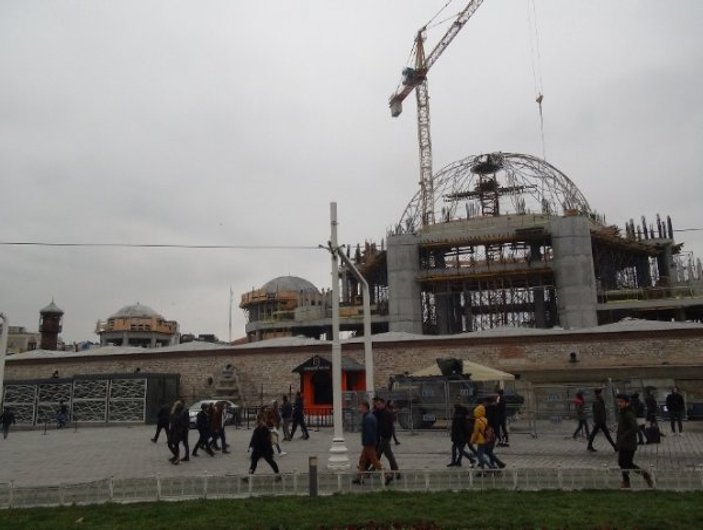 Taksim Camii'nin ana kubbesinin yapımına başlandı