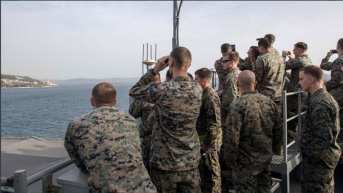 ABD askerleri 'Dur Yolcu'ya dürbünle baktı