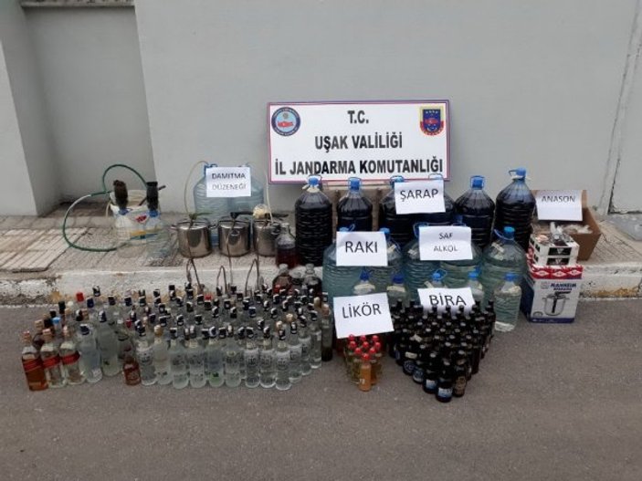 Uşak'ta 268 litre kaçak içki ve alkol yakalandı