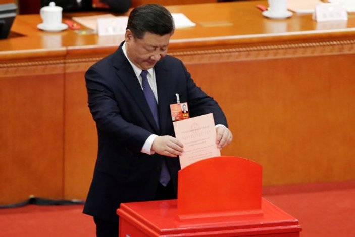 Çin'de başkanlık için iki dönem yasağı kaldırıldı
