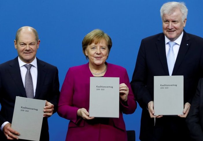 Almanya'da koalisyon anlaşması kutlandı