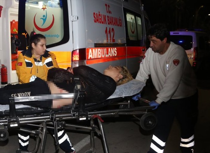 Adana'da sokakta yürüyen travestiye bıçaklı saldırı